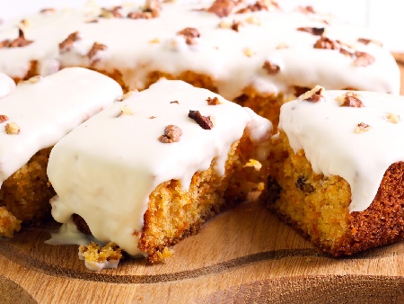 Сладкиш Жадната монахиня (Ненаситна монахиня) с крем от жълтъци, масло и пудра захар - снимка на рецептата Сладкиш Жадната монахиня (Ненаситна монахиня) с крем от жълтъци, масло и пудра захар - снимка на рецептата